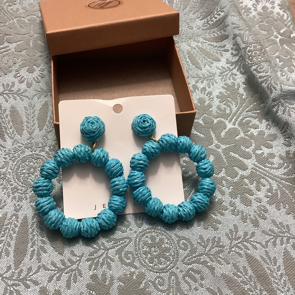 🌺 🚦3-$25🚦 NIB Raffia Earrings
